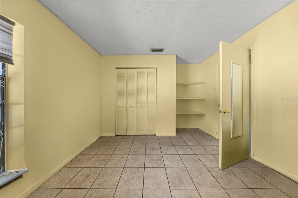 合同活跃: $379,900 (4 贝兹, 2 浴室, 2395 平方英尺)