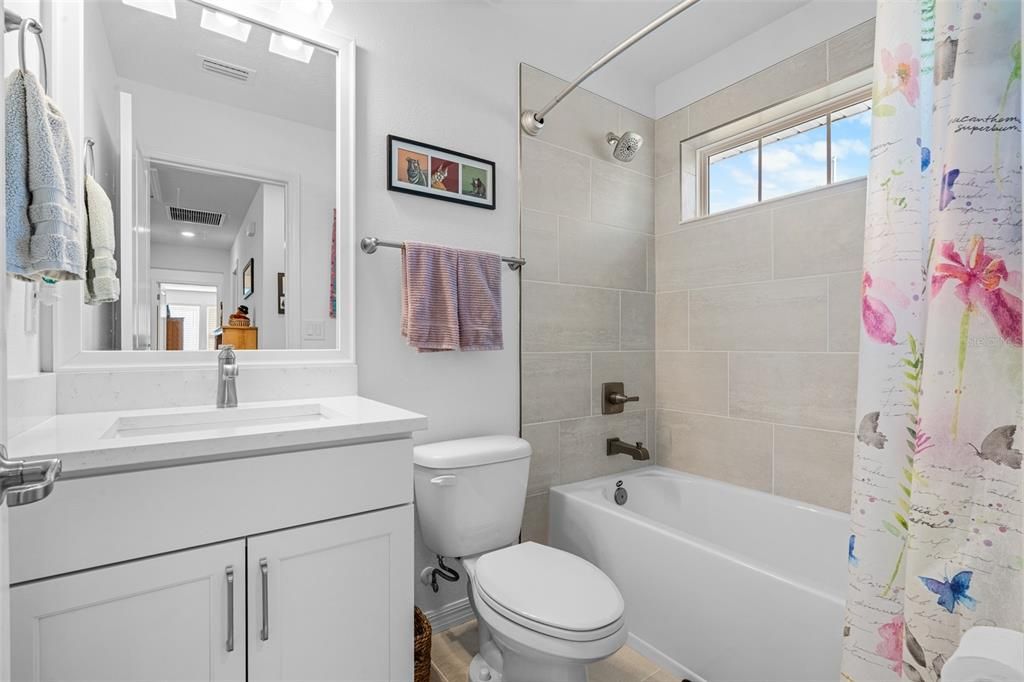 En Venta: $845,000 (3 camas, 2 baños, 2690 Pies cuadrados)