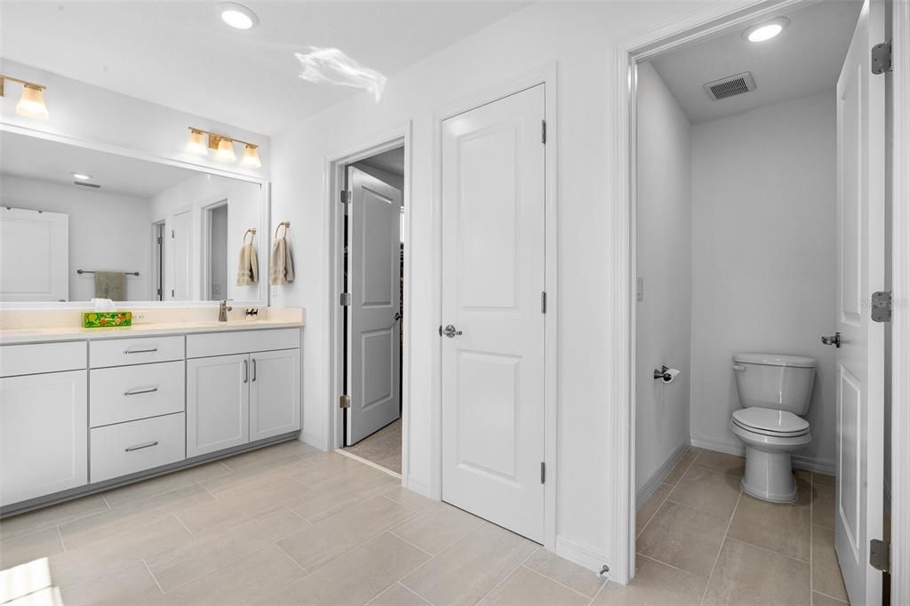 En Venta: $845,000 (3 camas, 2 baños, 2690 Pies cuadrados)