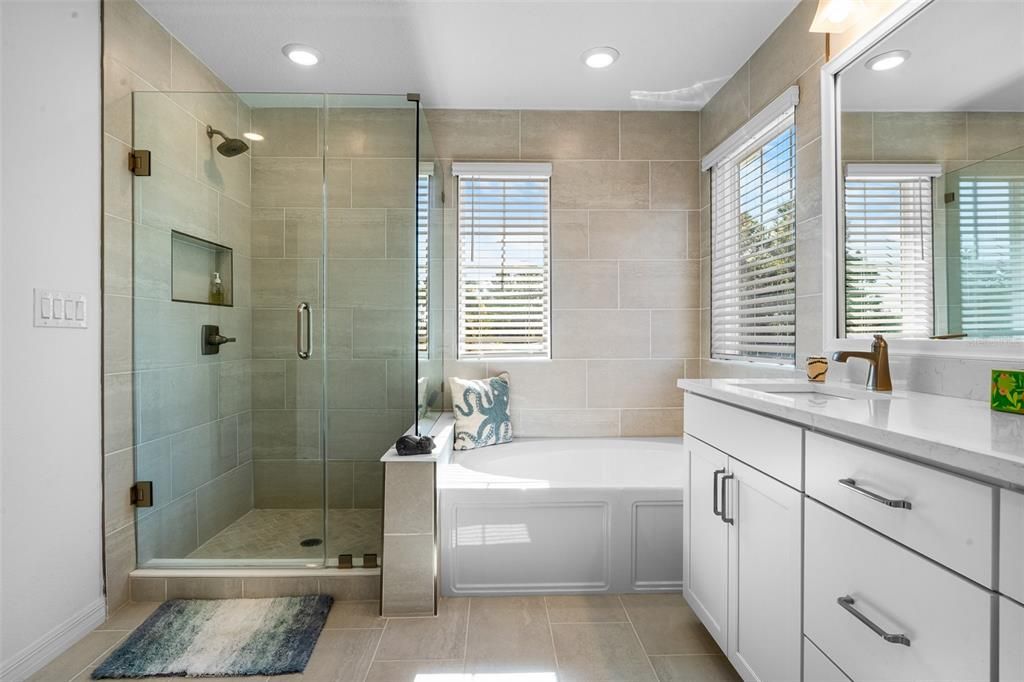 En Venta: $845,000 (3 camas, 2 baños, 2690 Pies cuadrados)