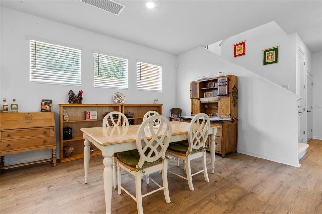 En Venta: $845,000 (3 camas, 2 baños, 2690 Pies cuadrados)