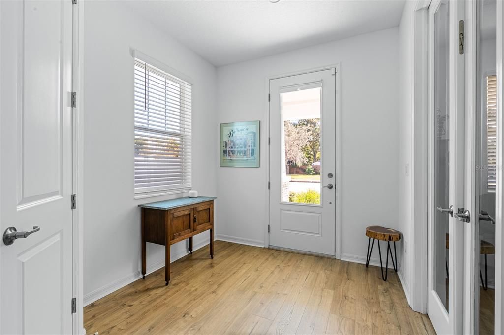 En Venta: $845,000 (3 camas, 2 baños, 2690 Pies cuadrados)