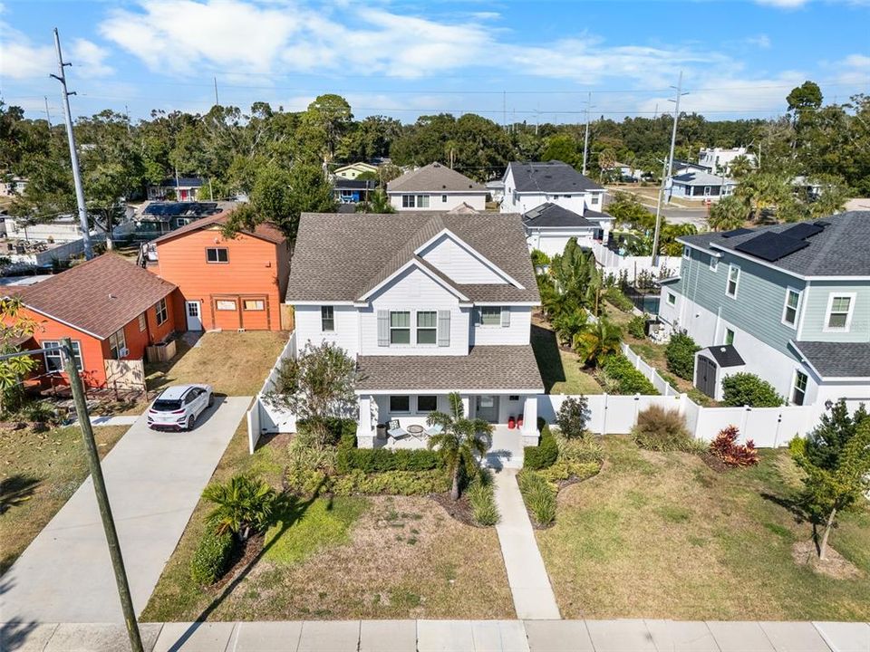 En Venta: $845,000 (3 camas, 2 baños, 2690 Pies cuadrados)