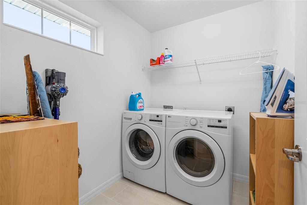 En Venta: $845,000 (3 camas, 2 baños, 2690 Pies cuadrados)