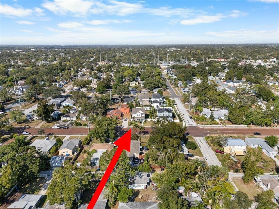 En Venta: $845,000 (3 camas, 2 baños, 2690 Pies cuadrados)