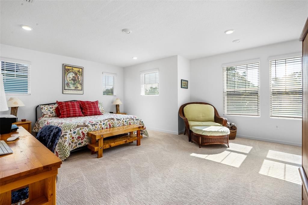 En Venta: $845,000 (3 camas, 2 baños, 2690 Pies cuadrados)