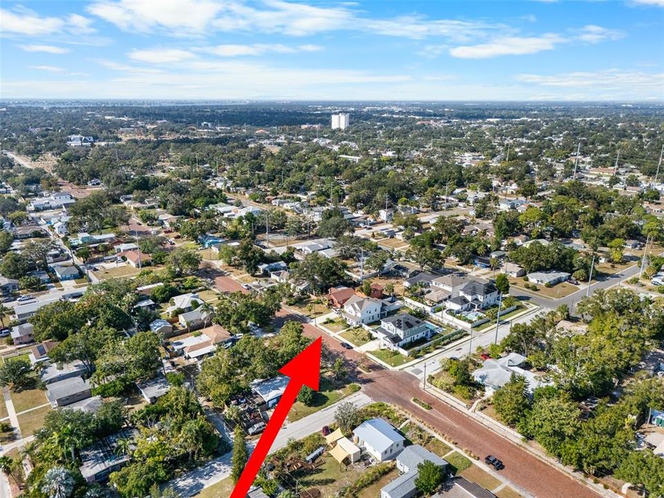 En Venta: $845,000 (3 camas, 2 baños, 2690 Pies cuadrados)