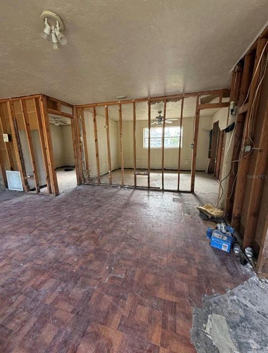 待售: $279,000 (3 贝兹, 1 浴室, 1120 平方英尺)