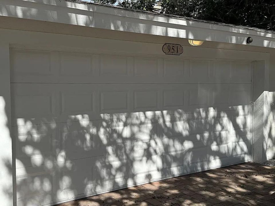 For Sale: $2,190,000 (4 beds, 4 baths, 2900 Square Feet)