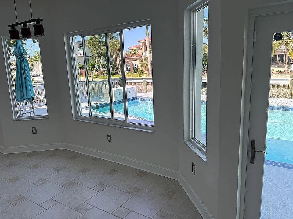 For Sale: $2,190,000 (4 beds, 4 baths, 2900 Square Feet)