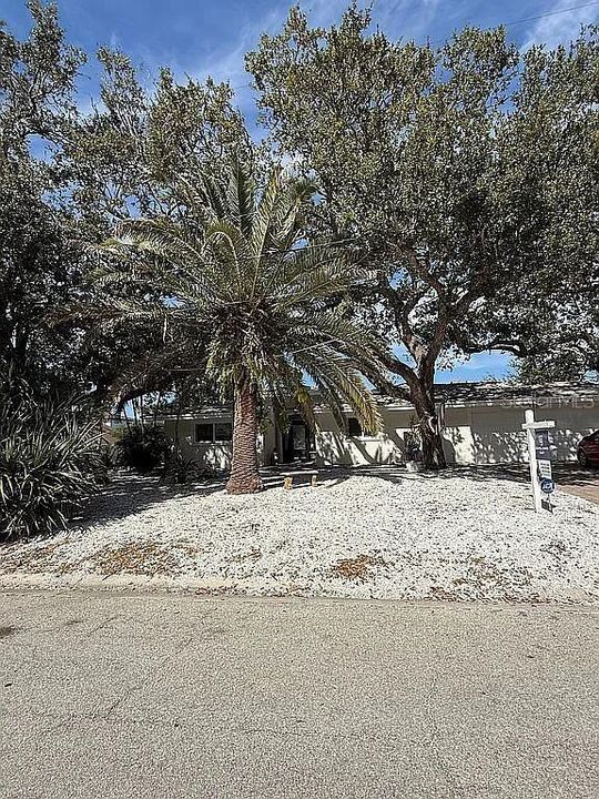 For Sale: $2,190,000 (4 beds, 4 baths, 2900 Square Feet)