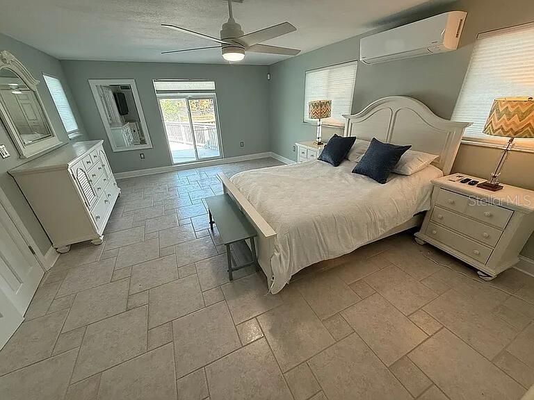 For Sale: $2,190,000 (4 beds, 4 baths, 2900 Square Feet)