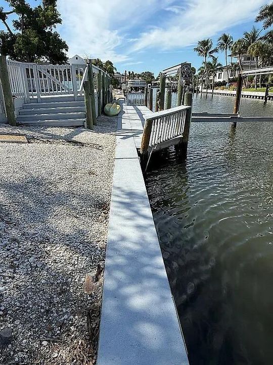 For Sale: $2,190,000 (4 beds, 4 baths, 2900 Square Feet)