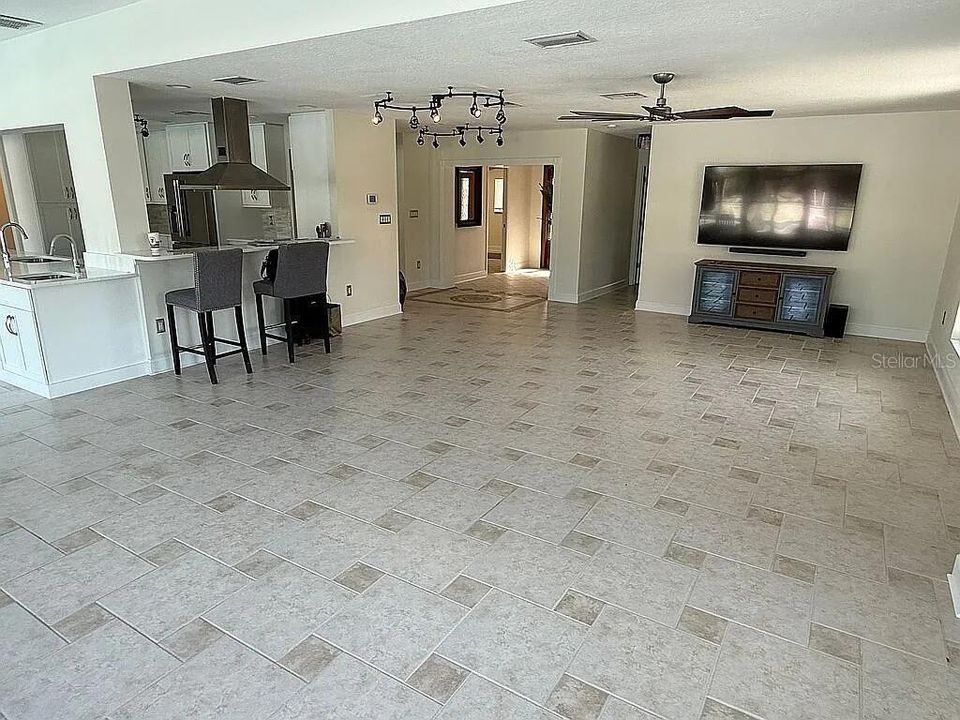 For Sale: $2,190,000 (4 beds, 4 baths, 2900 Square Feet)