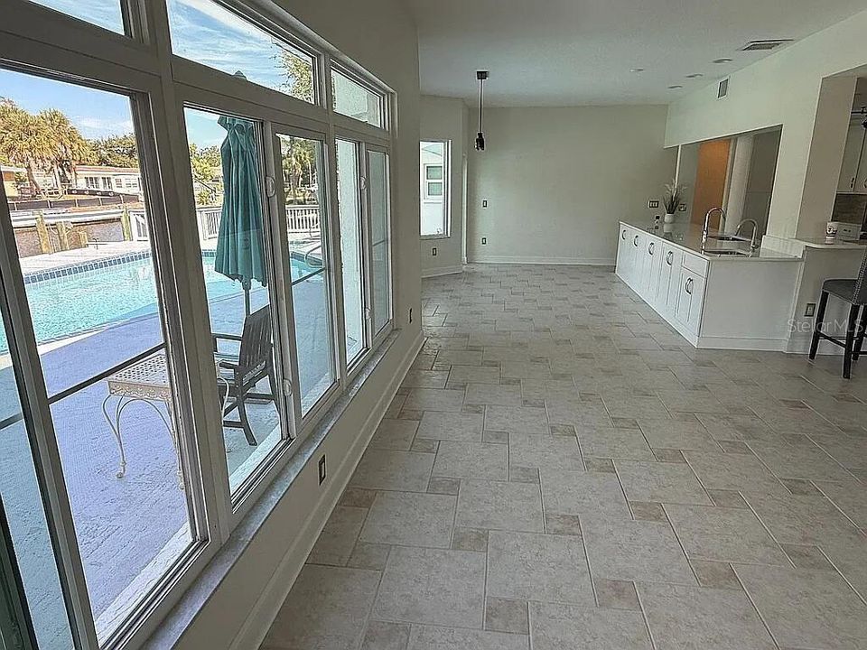 For Sale: $2,190,000 (4 beds, 4 baths, 2900 Square Feet)