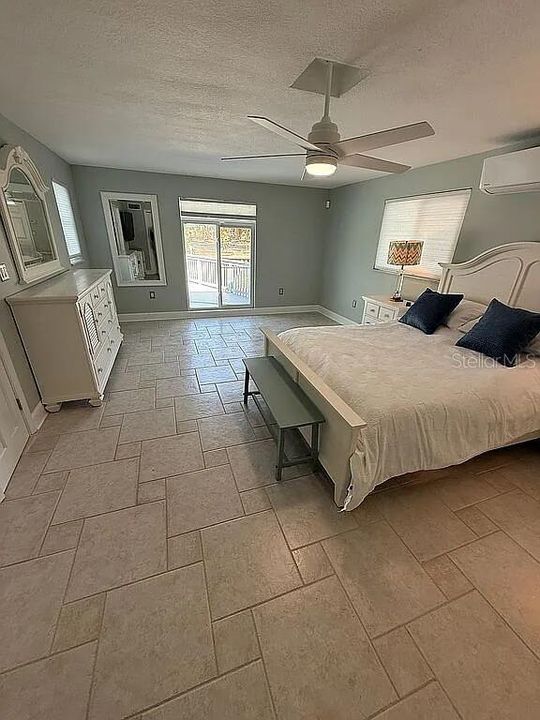 For Sale: $2,190,000 (4 beds, 4 baths, 2900 Square Feet)