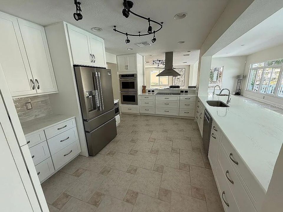 For Sale: $2,190,000 (4 beds, 4 baths, 2900 Square Feet)