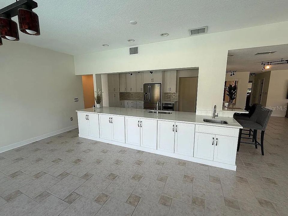 For Sale: $2,190,000 (4 beds, 4 baths, 2900 Square Feet)