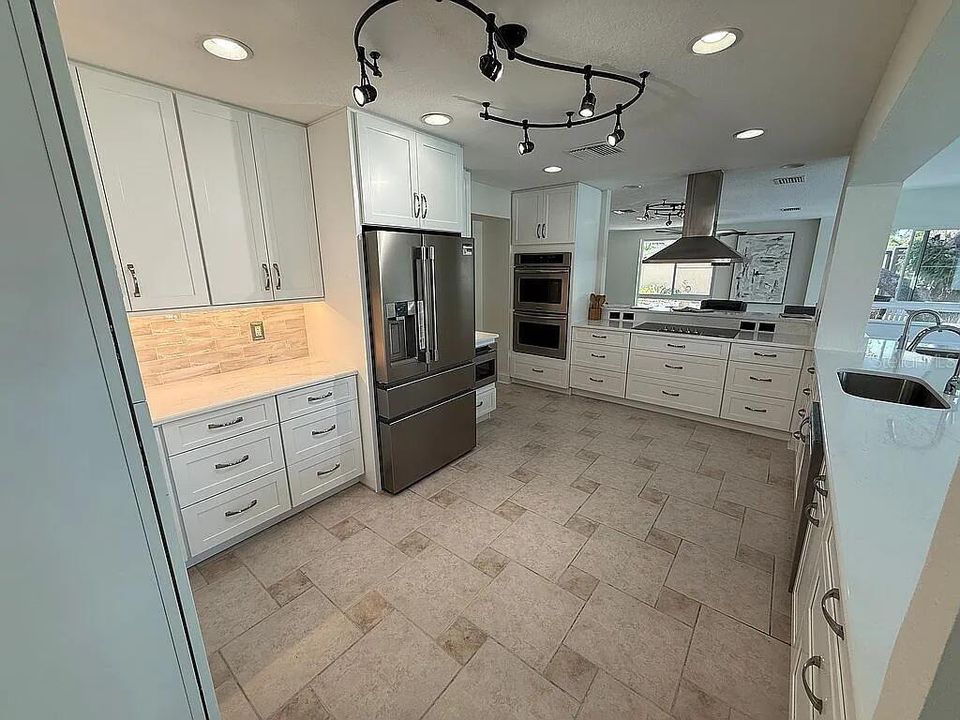 For Sale: $2,190,000 (4 beds, 4 baths, 2900 Square Feet)