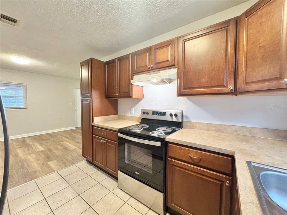 出租: $1,600 (3 贝兹, 2 浴室, 1080 平方英尺)