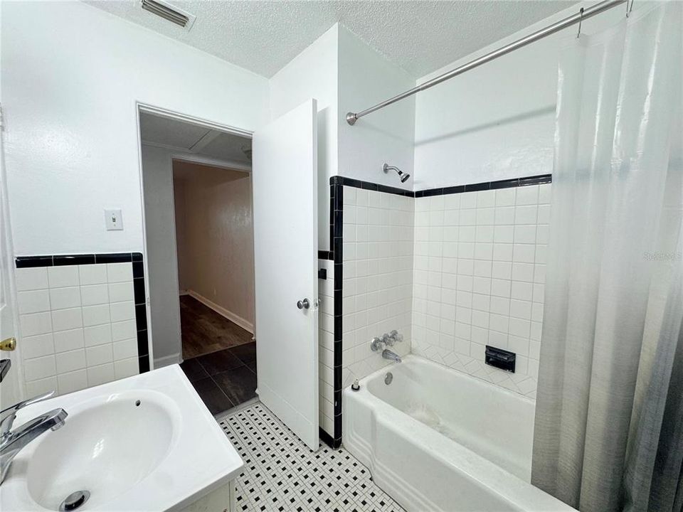 出租: $1,600 (3 贝兹, 2 浴室, 1080 平方英尺)