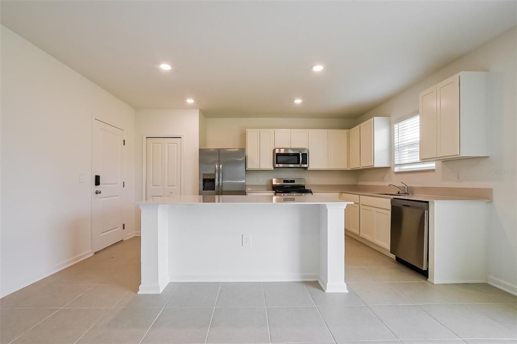 出租: $2,495 (4 贝兹, 2 浴室, 2583 平方英尺)