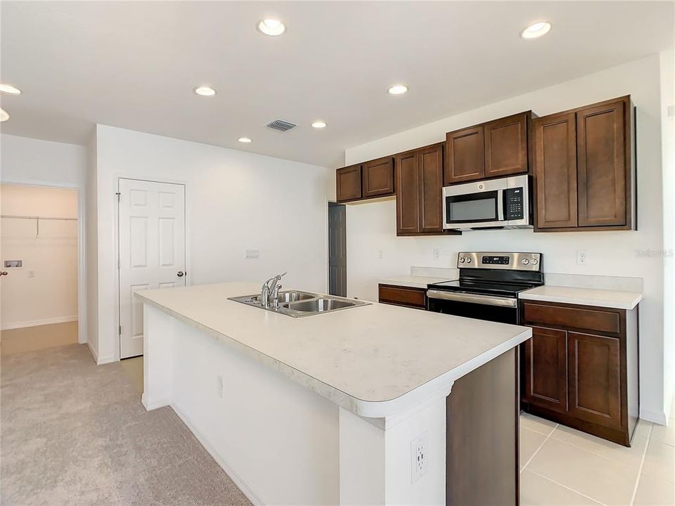 For Rent: $2,095 (4 beds, 2 baths, 1495 Square Feet)