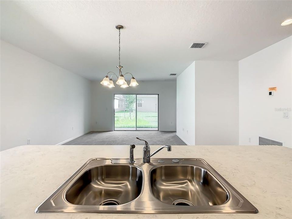 For Rent: $2,095 (4 beds, 2 baths, 1495 Square Feet)