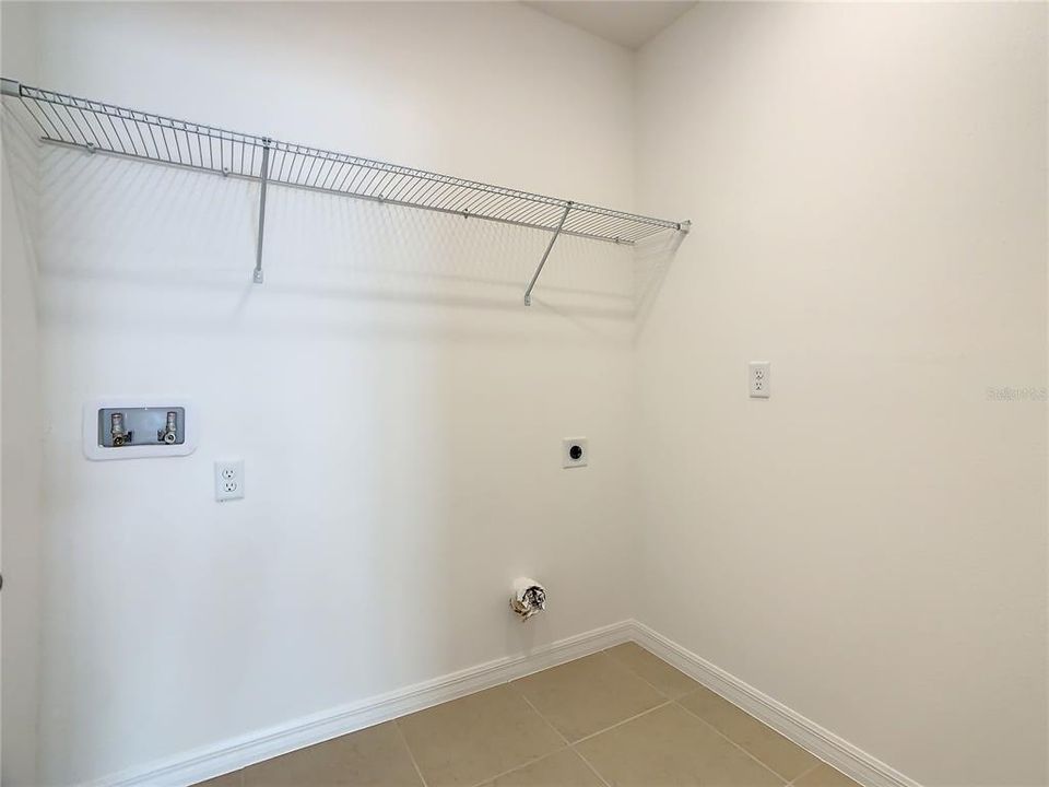 For Rent: $2,095 (4 beds, 2 baths, 1495 Square Feet)