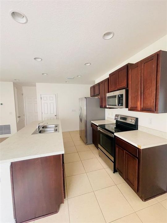 For Rent: $2,095 (4 beds, 2 baths, 1495 Square Feet)