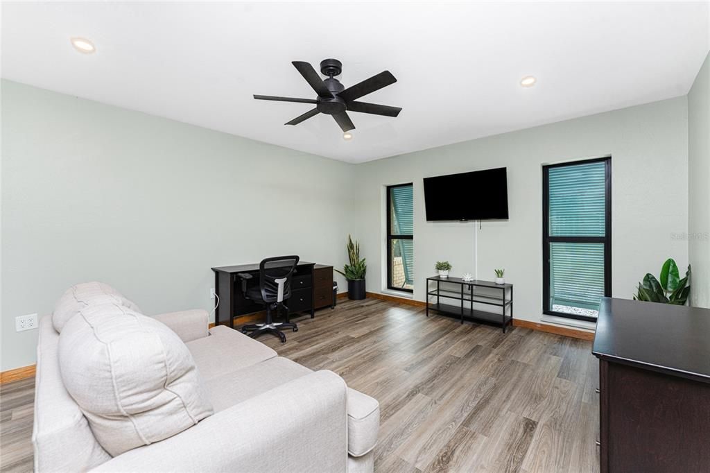 En Venta: $599,000 (3 camas, 2 baños, 2136 Pies cuadrados)