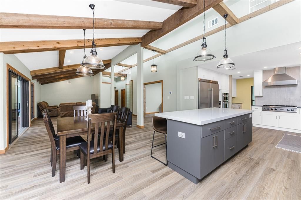 En Venta: $599,000 (3 camas, 2 baños, 2136 Pies cuadrados)