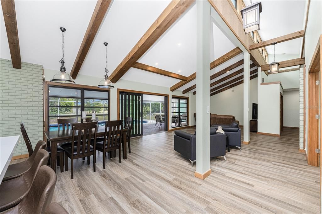 En Venta: $599,000 (3 camas, 2 baños, 2136 Pies cuadrados)