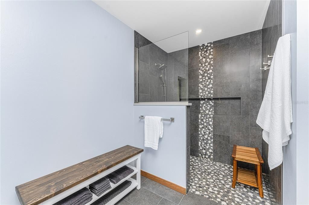 En Venta: $599,000 (3 camas, 2 baños, 2136 Pies cuadrados)