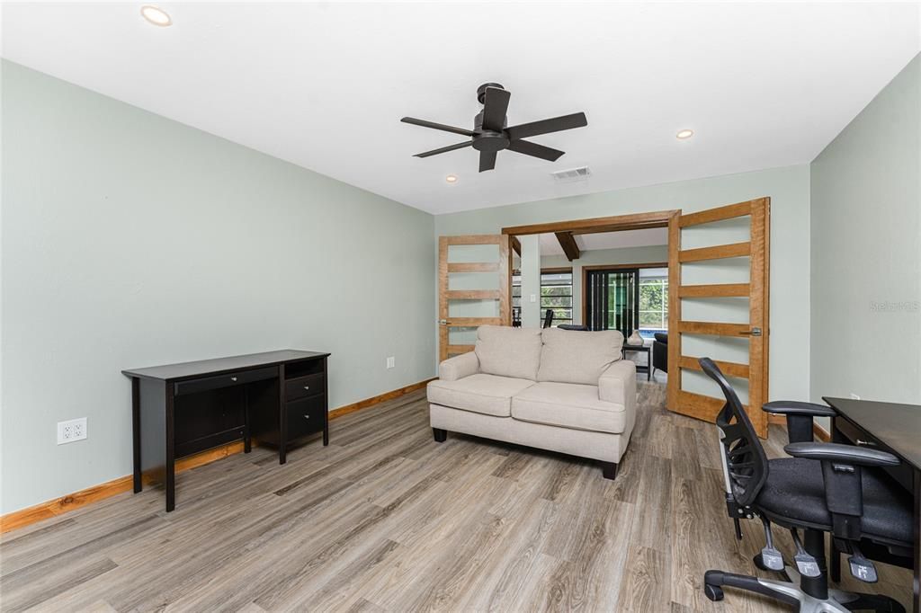 En Venta: $599,000 (3 camas, 2 baños, 2136 Pies cuadrados)