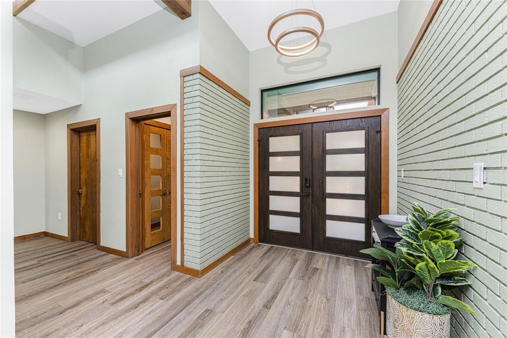 En Venta: $599,000 (3 camas, 2 baños, 2136 Pies cuadrados)