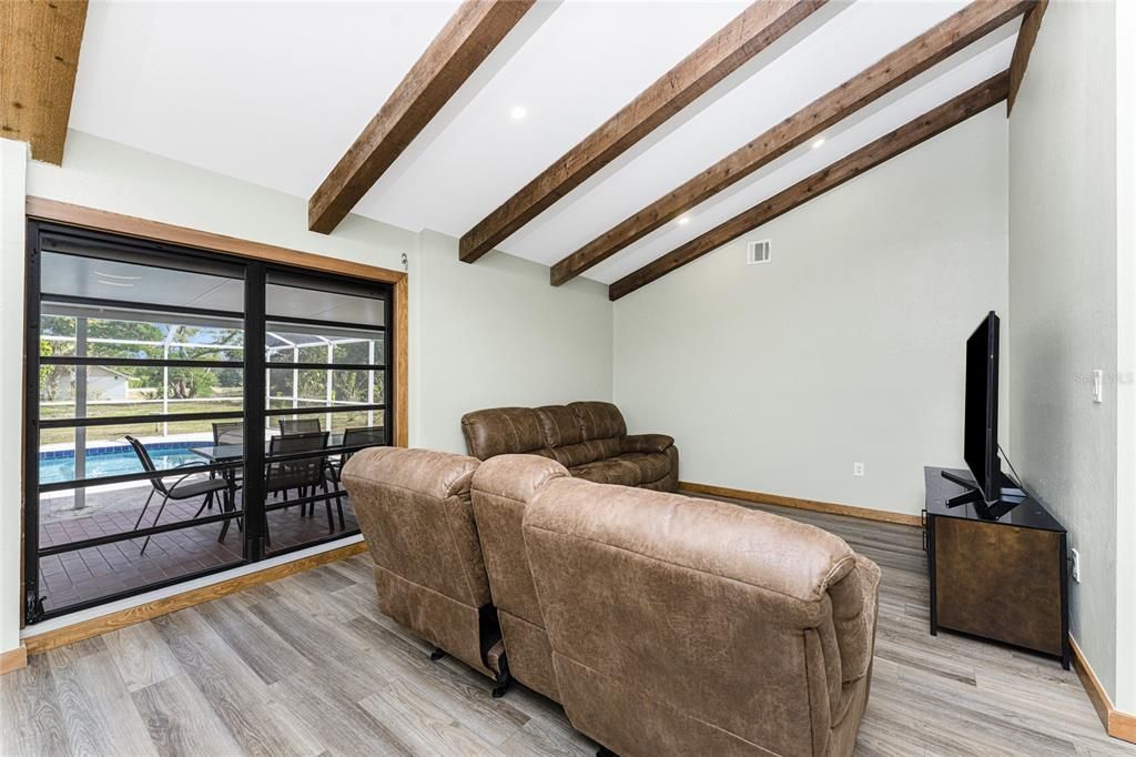 En Venta: $599,000 (3 camas, 2 baños, 2136 Pies cuadrados)