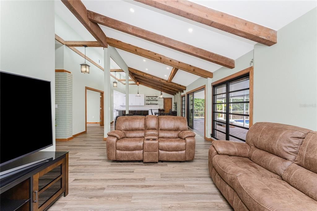 En Venta: $599,000 (3 camas, 2 baños, 2136 Pies cuadrados)