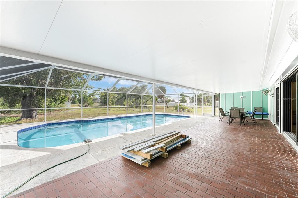 En Venta: $599,000 (3 camas, 2 baños, 2136 Pies cuadrados)