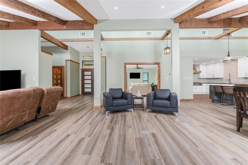 En Venta: $599,000 (3 camas, 2 baños, 2136 Pies cuadrados)