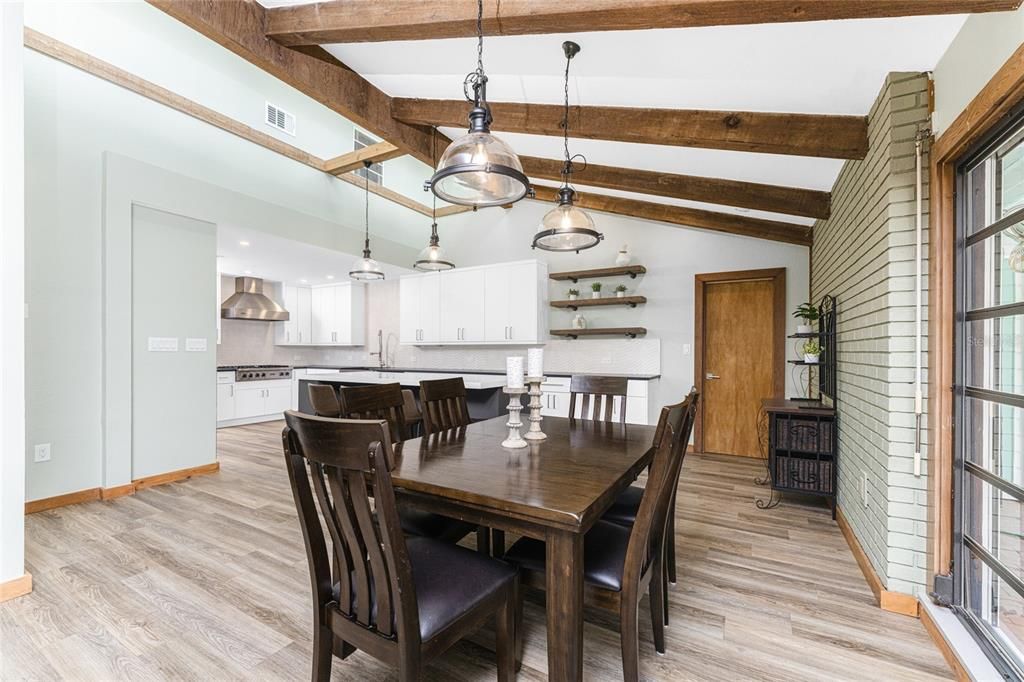 En Venta: $599,000 (3 camas, 2 baños, 2136 Pies cuadrados)