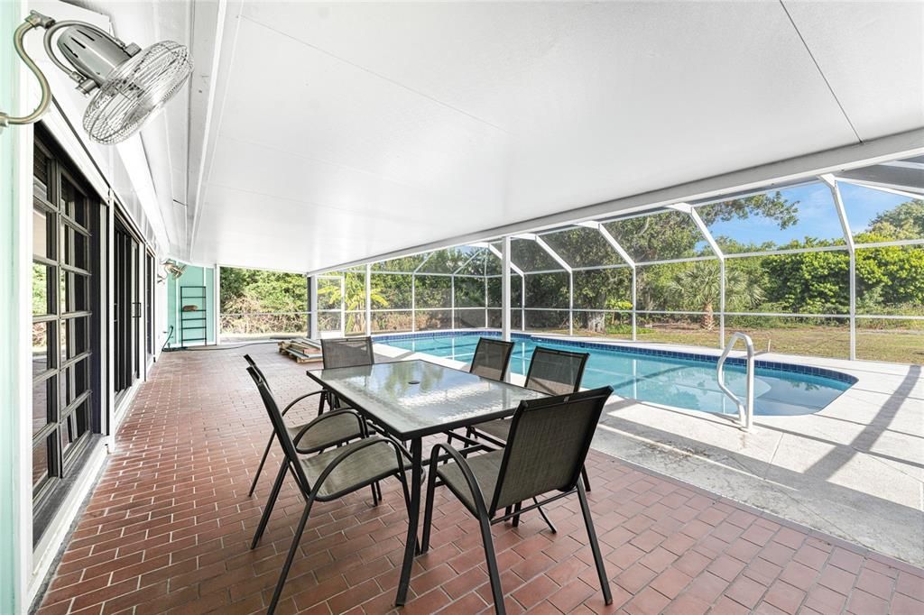 En Venta: $599,000 (3 camas, 2 baños, 2136 Pies cuadrados)