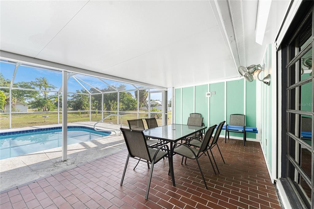 En Venta: $599,000 (3 camas, 2 baños, 2136 Pies cuadrados)