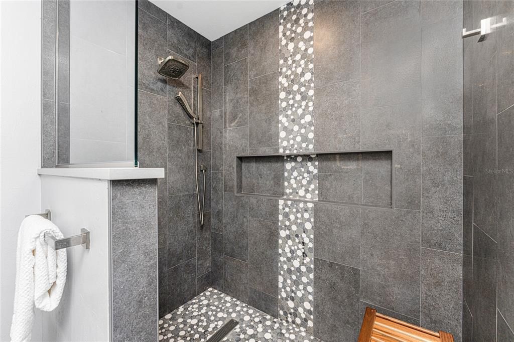 En Venta: $599,000 (3 camas, 2 baños, 2136 Pies cuadrados)