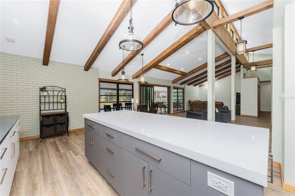 En Venta: $599,000 (3 camas, 2 baños, 2136 Pies cuadrados)