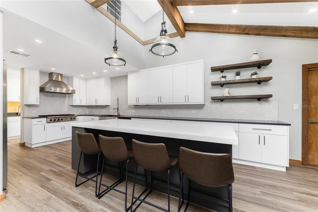 En Venta: $599,000 (3 camas, 2 baños, 2136 Pies cuadrados)