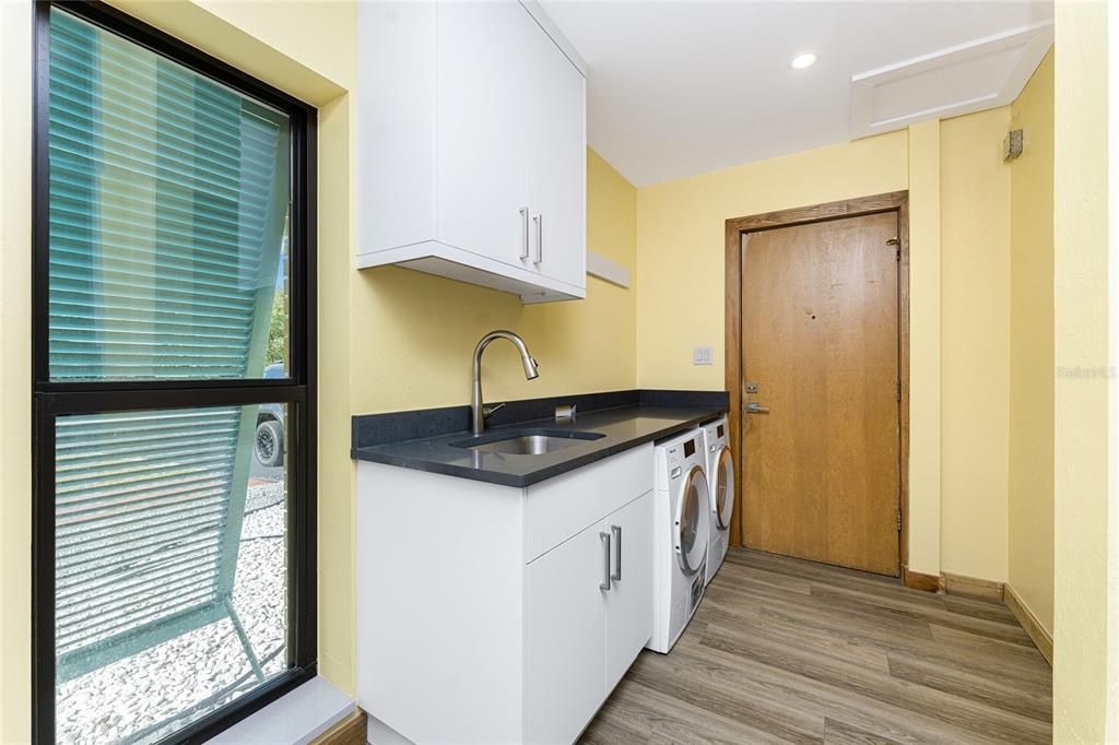 En Venta: $599,000 (3 camas, 2 baños, 2136 Pies cuadrados)