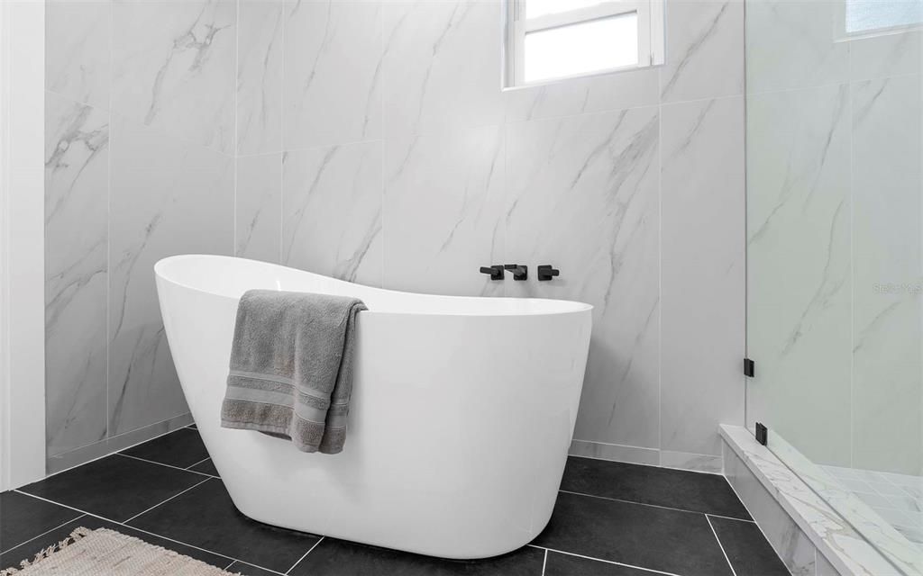 待售: $689,900 (4 贝兹, 3 浴室, 1918 平方英尺)