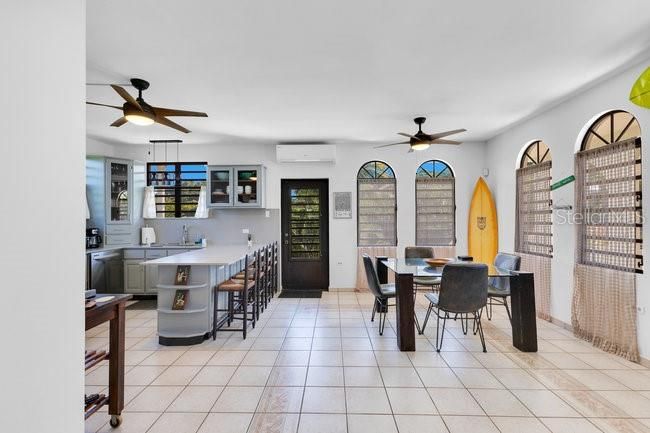 На продажу: $1,850,000 (5 спален, 4 ванн, 4500 Квадратных фут)