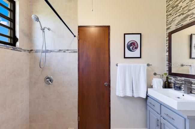 На продажу: $1,850,000 (5 спален, 4 ванн, 4500 Квадратных фут)